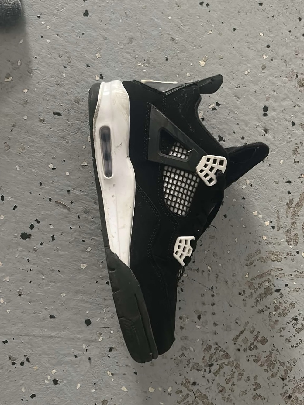 Jordan Men's Black and White Retro Basketball Sneakers - Picture 2 of 2